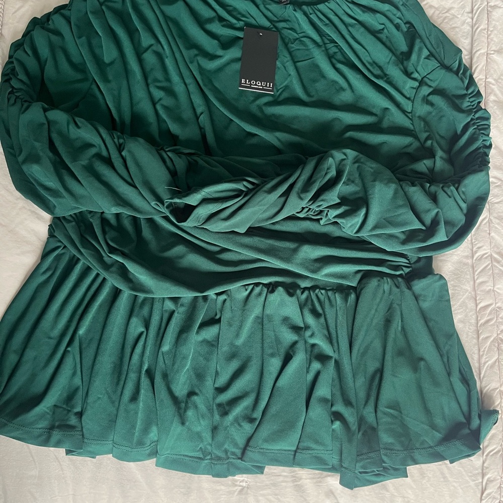 Elegant Green Long Sleeve Top - Picture 4 of 4